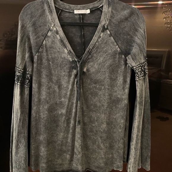 topartt Tops - Women’s V-neck shirt in Faded grey T6